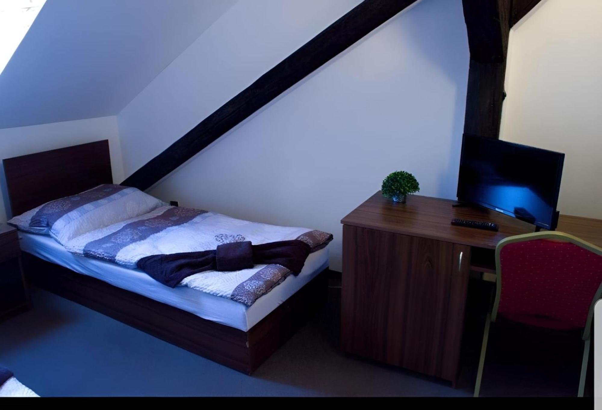 זאטק Hotel Zlaty Andel מראה חיצוני תמונה