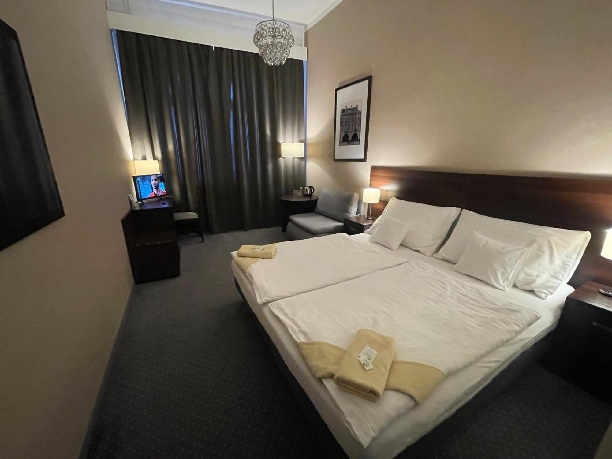 זאטק Hotel Zlaty Andel מראה חיצוני תמונה
